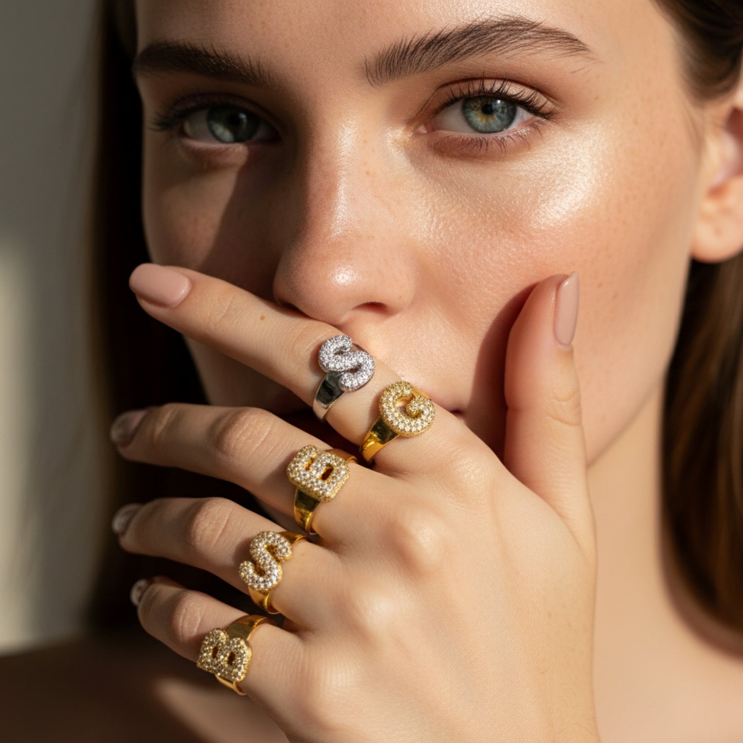 Anelli lettera con strass – Oro & Argento – Acciaio Inox