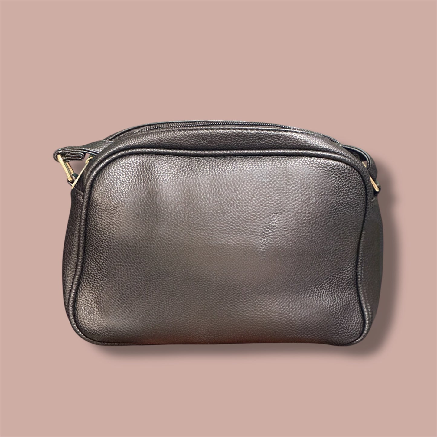 Borsa a tracolla con dettaglio metallico