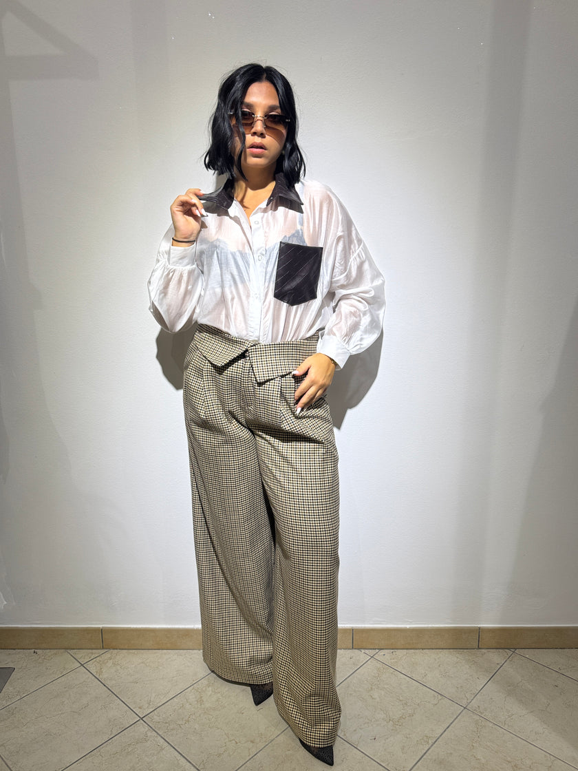 Elisa – Camicia Bianca con Taschino a Contrasto