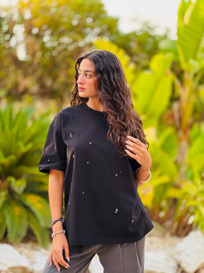 Blusa nera con dettagli luminosi