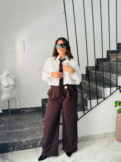 Camicia over con cravatta