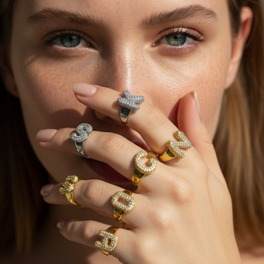 Anelli lettera con strass – Oro & Argento – Acciaio Inox