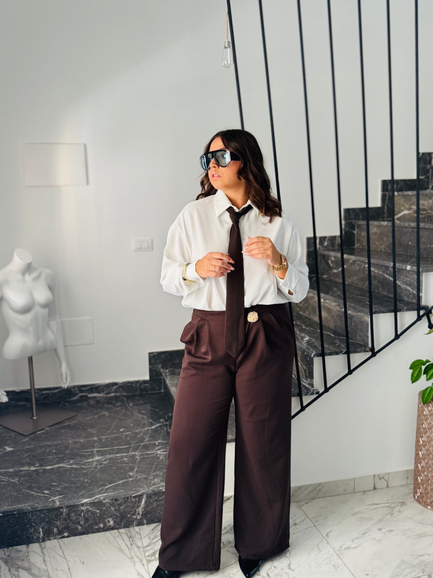 Camicia over con cravatta