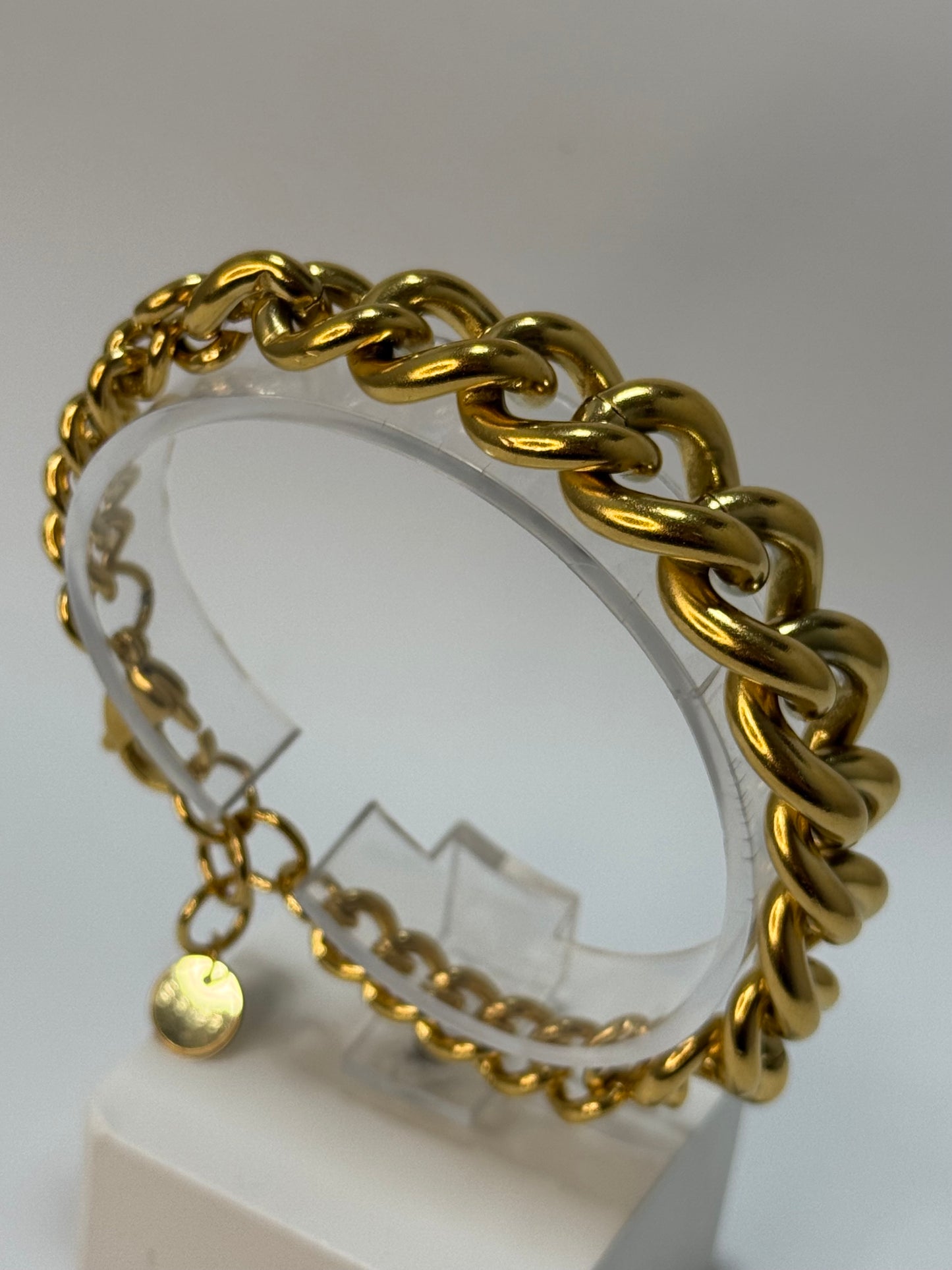 Bracciale “Golden Link” – Eleganza a Catena