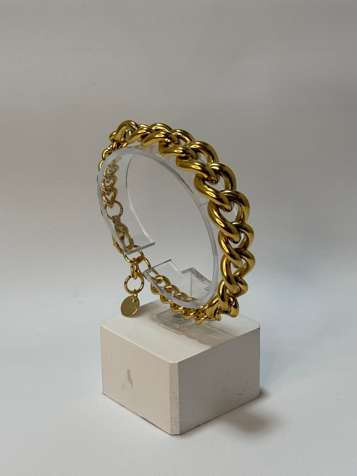 Bracciale “Golden Link” – Eleganza a Catena