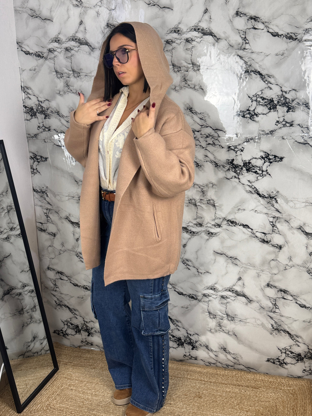 CARDIGAN CON CAPPUCCIO — “Soft Camel”