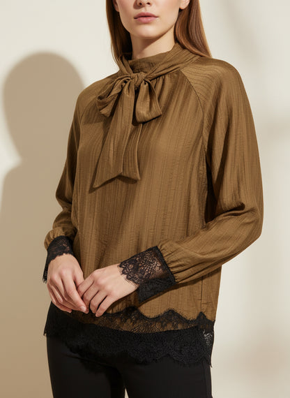 Blusa con Fiocco e Dettaglio Pizzo