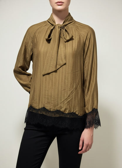 Blusa con Fiocco e Dettaglio Pizzo