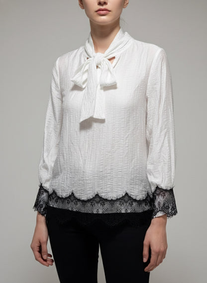 Blusa con Fiocco e Dettaglio Pizzo