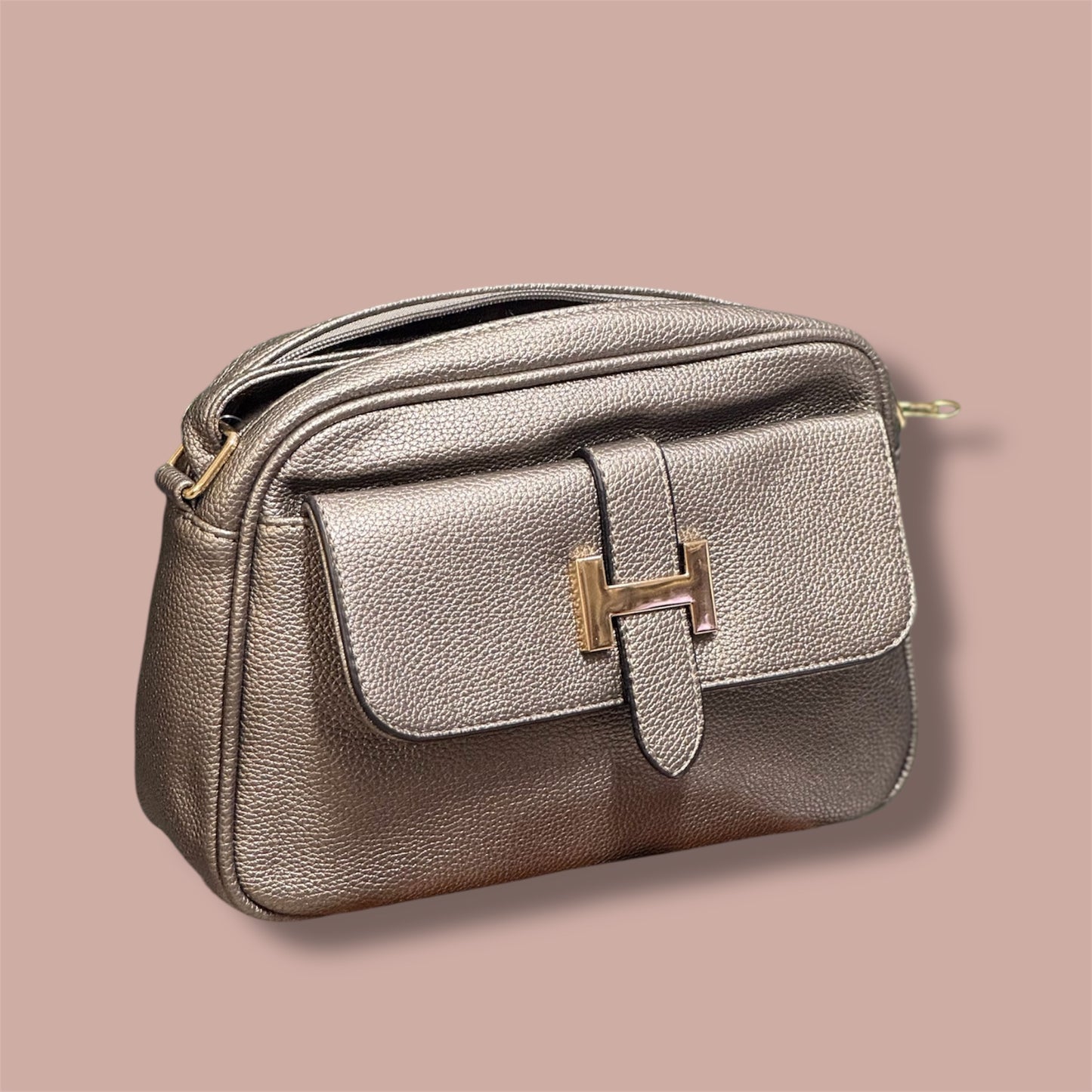 Borsa a tracolla con dettaglio metallico