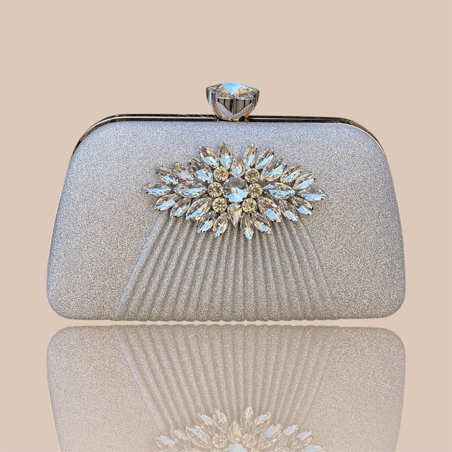 Clutch Glitterata con Dettaglio Gioiello e Fermaglio a Diamante